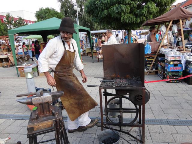Izzik a parázs a kovács műhelyben